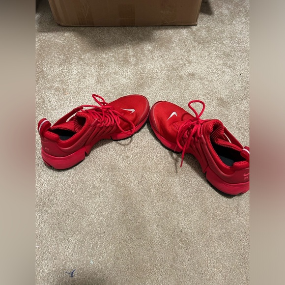 size 7 red nike sneakers! - Picture 3 of 5